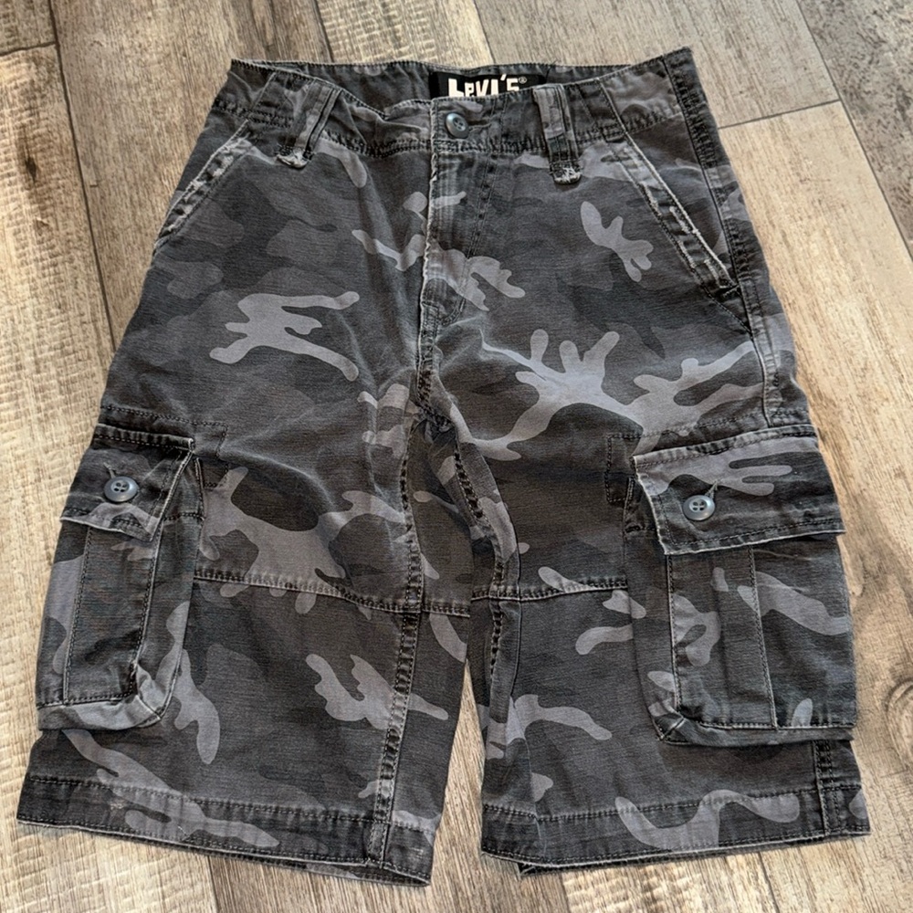 LEVI’S  camouflage‎ shorts-size 10/25